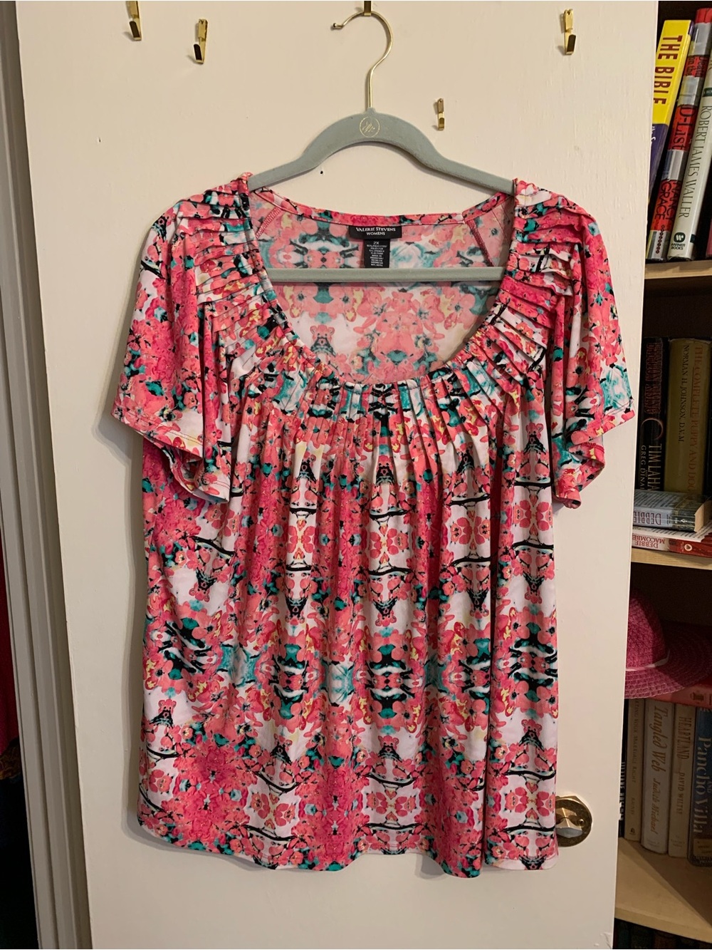 Valerie Stevens Pink Floral Scoop Neck Blouse with Teal & Black Accents